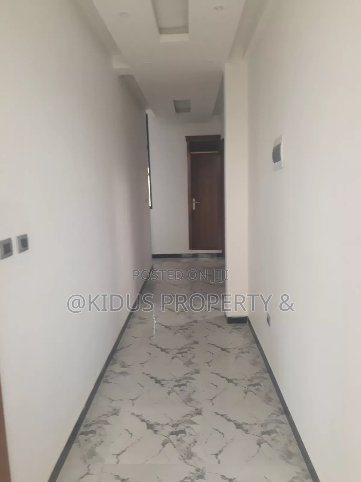 10bdrm Townhouse / Terrace in Nasswe Real State, Nifas Silk-Lafto