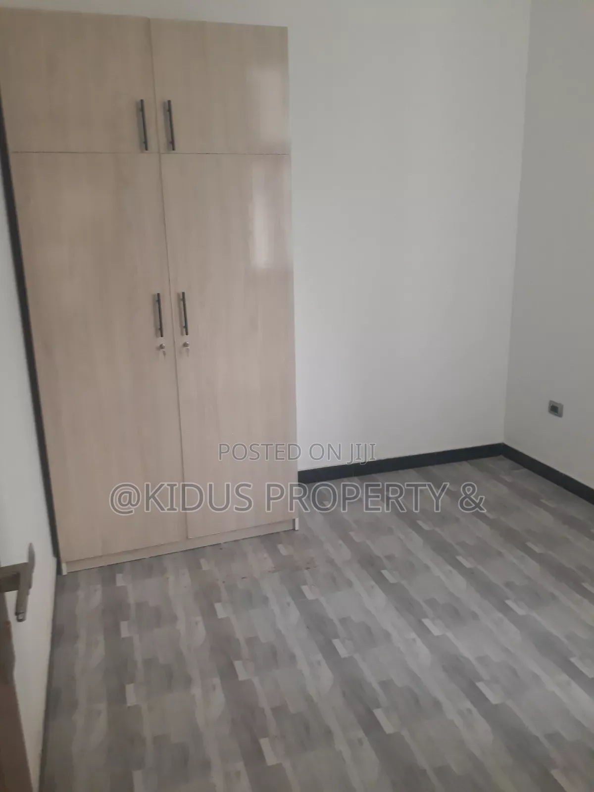 10bdrm Townhouse / Terrace in Nasswe Real State, Nifas Silk-Lafto