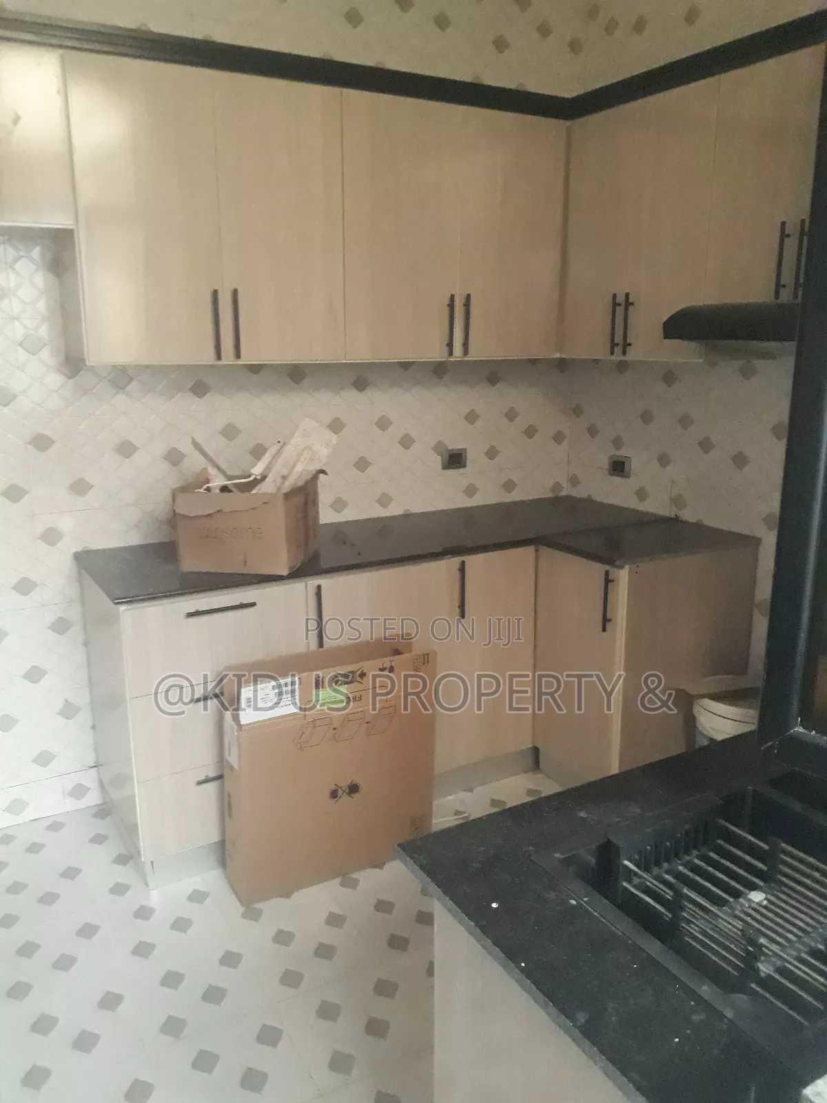 10bdrm Townhouse / Terrace in Nasswe Real State, Nifas Silk-Lafto