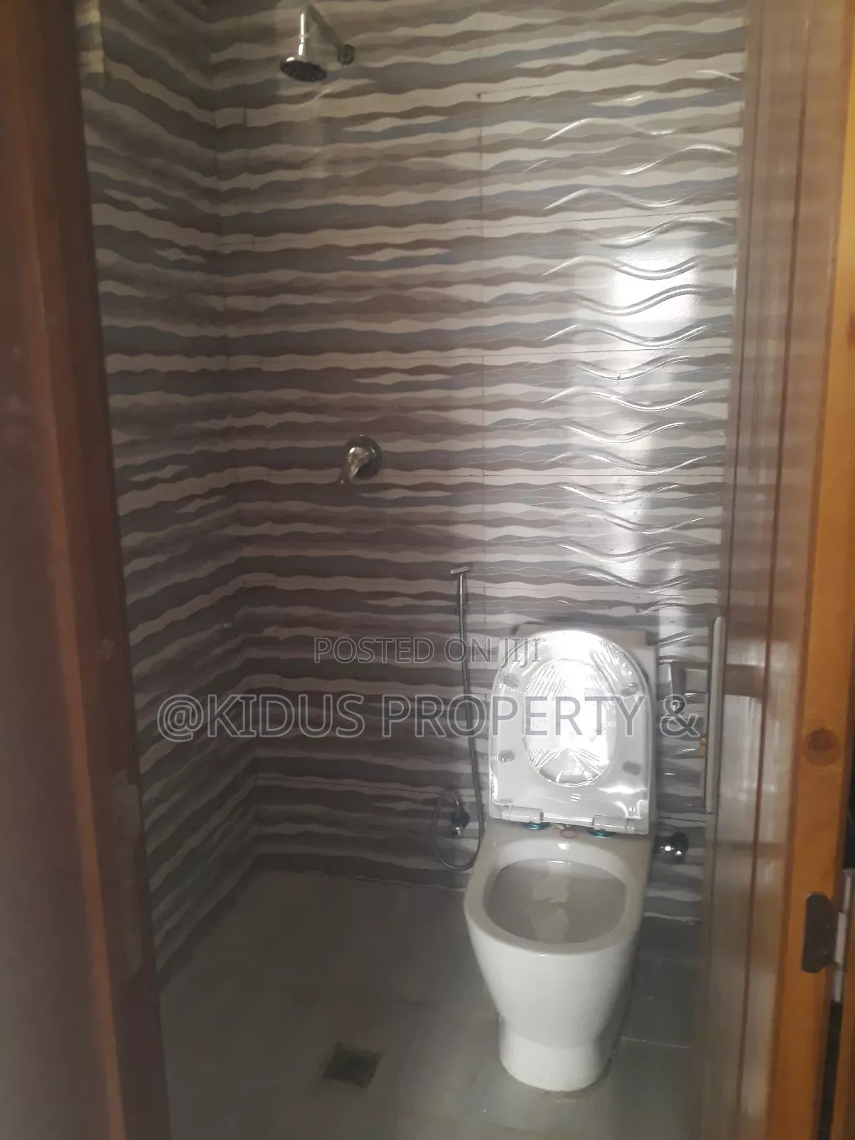 10bdrm Townhouse / Terrace in Nasswe Real State, Nifas Silk-Lafto