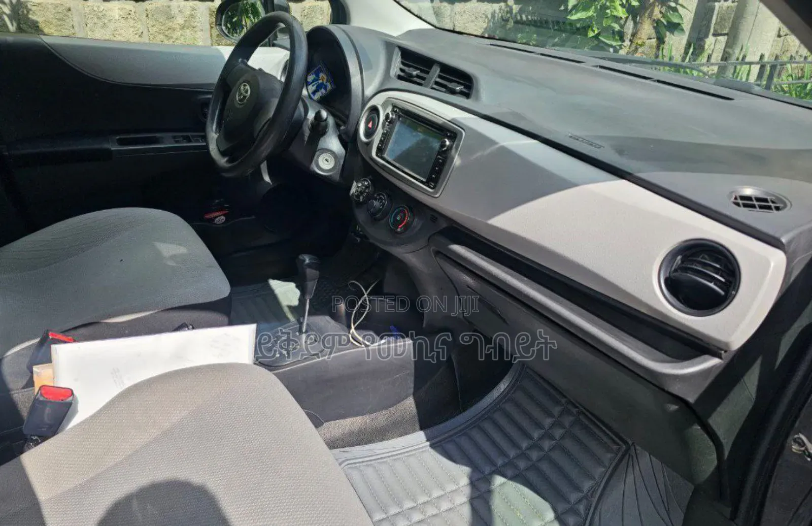 Toyota Yaris Base Hatchback 3dr 2011 Gray