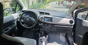 Toyota Yaris Base Hatchback 3dr 2011 Gray