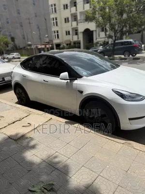 Tesla Model Y 2023 White