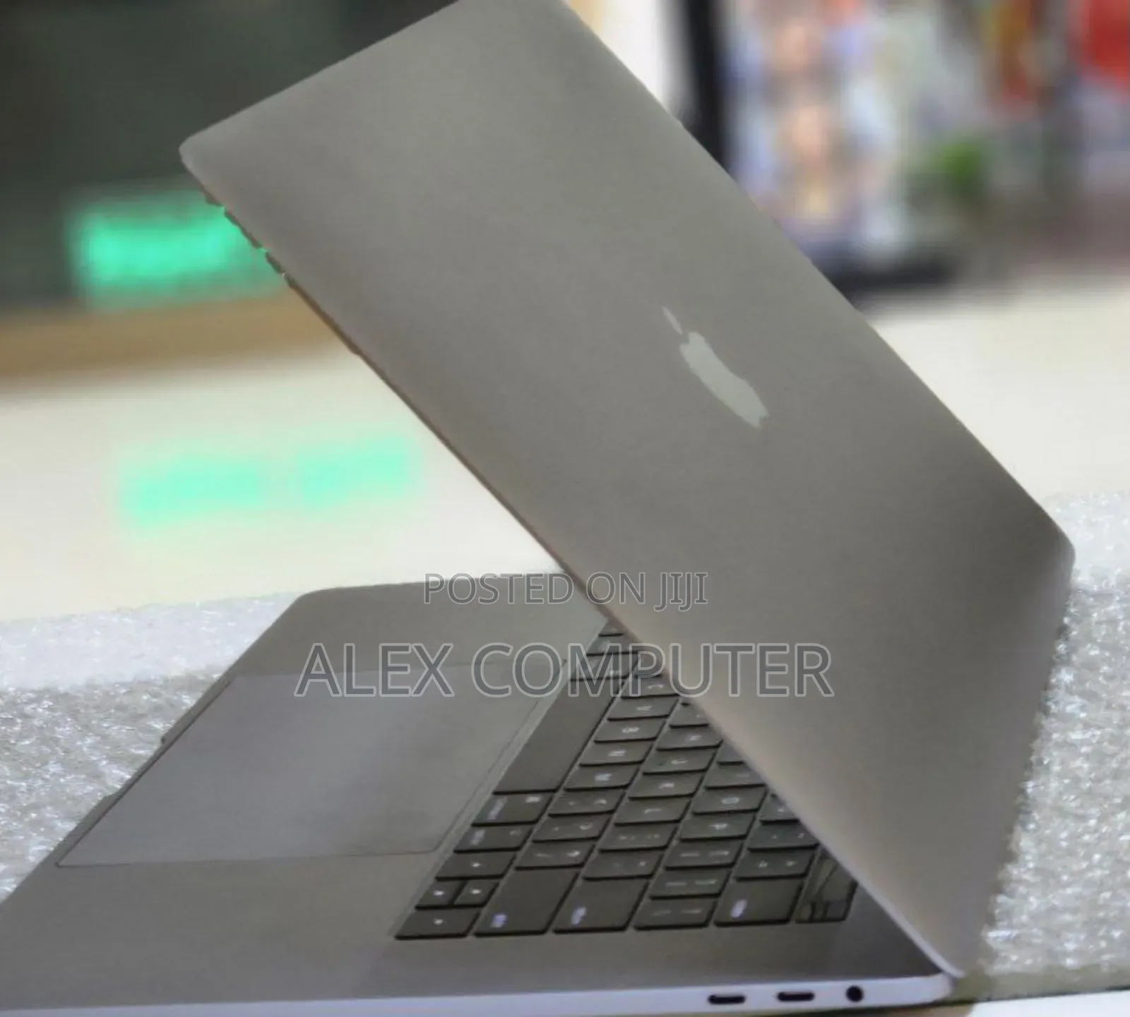 New Laptop Apple MacBook Pro 2017 16GB Intel Core I7 SSD 512GB