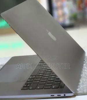 New Laptop Apple MacBook Pro 2017 16GB Intel Core I7 SSD 512GB