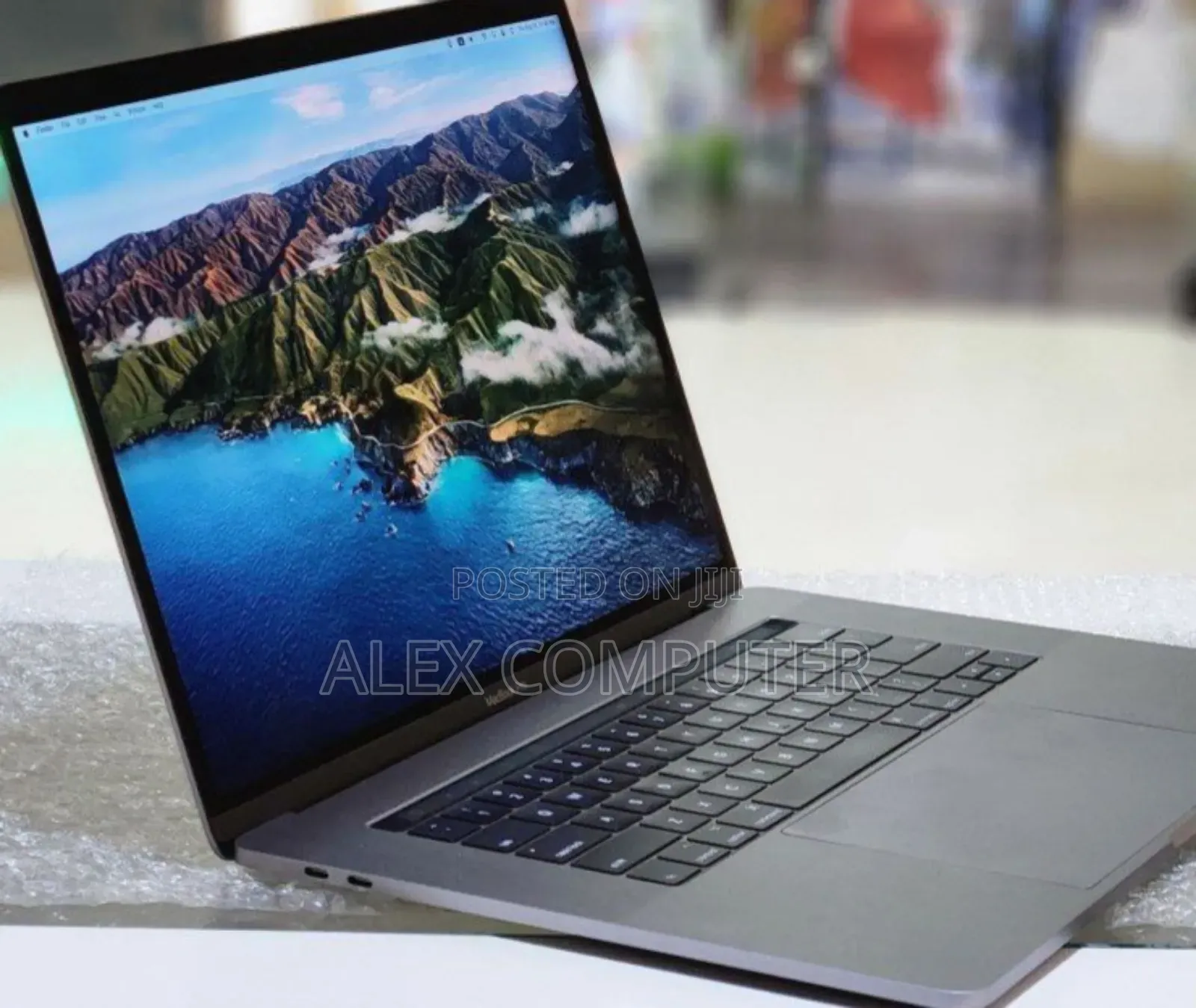 New Laptop Apple MacBook Pro 2017 16GB Intel Core I7 SSD 512GB