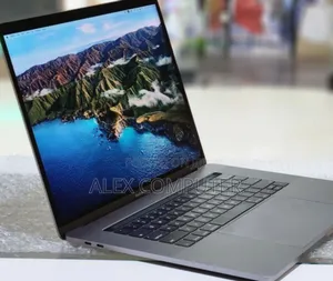New Laptop Apple MacBook Pro 2017 16GB Intel Core I7 SSD 512GB