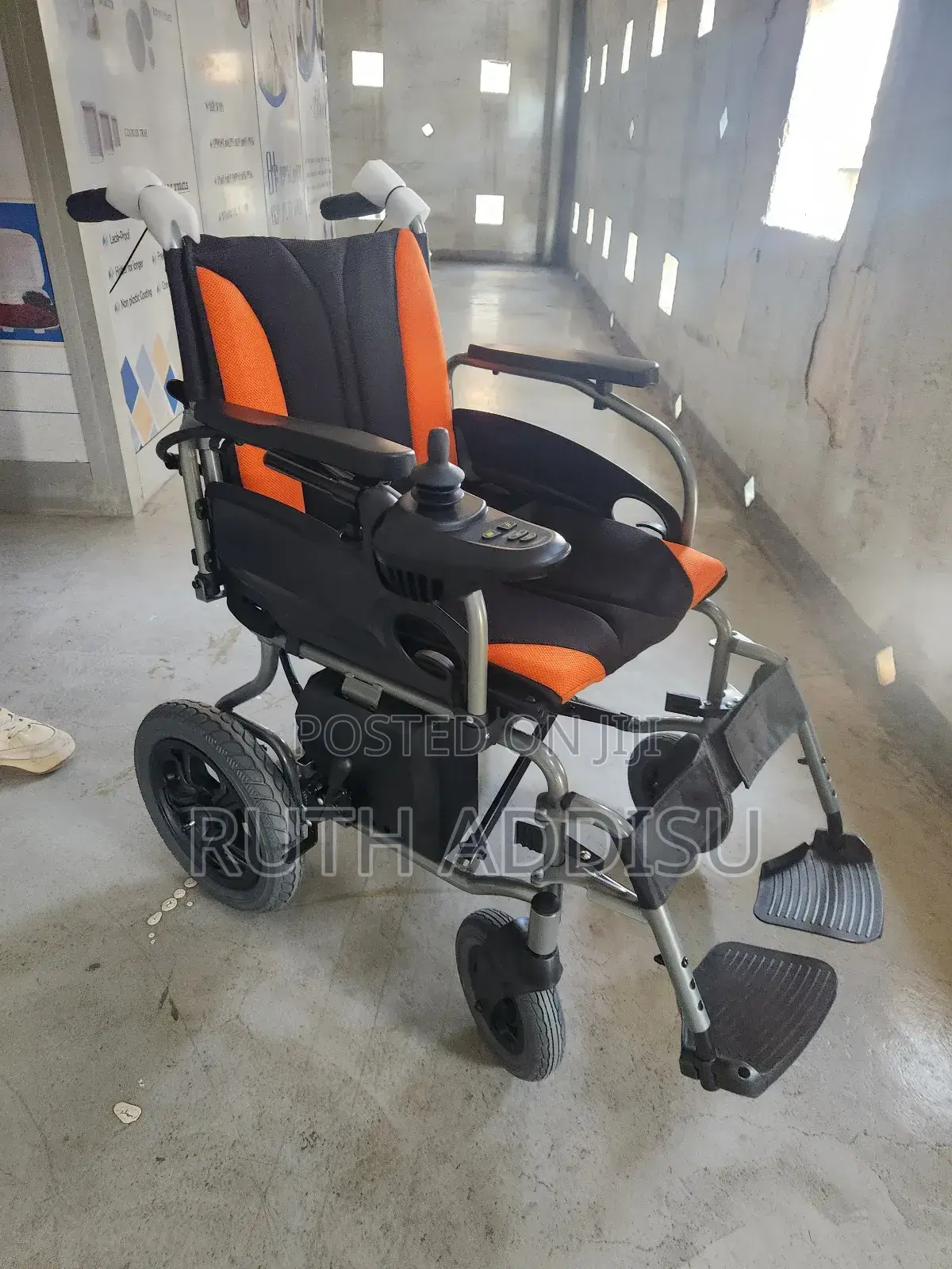Electrical Wheelchair奢侈digital Blood Pressuer Monitor煞我wheelchair