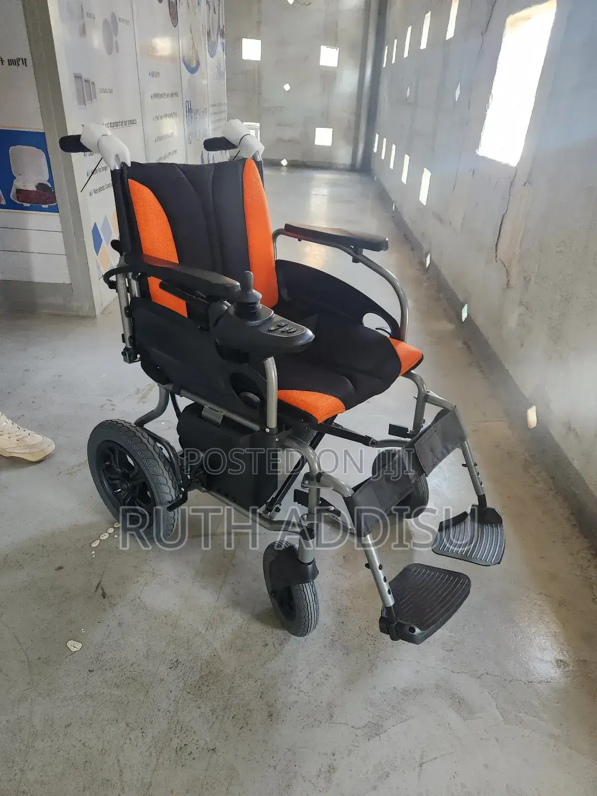 Electrical Wheelchair肺炎wheelchair鳵在wheelchair檯啦electrical Wheelchair