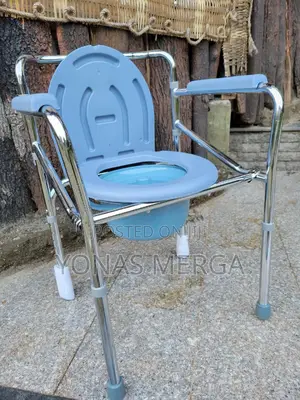 Photo - Toilet Chair臨卌bedside Commode//Armrest to Assist With Transfers.