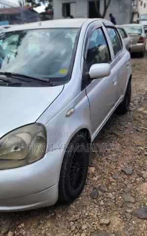 Toyota Vitz 2001 Silver