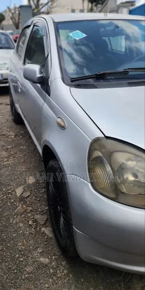 Toyota Vitz 2001 Silver
