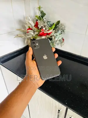 Photo - Apple iPhone 11 128 GB Black