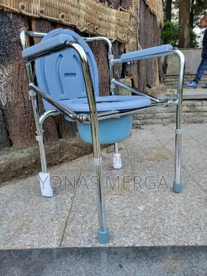 Photo - Toilet Chair郤發coated Steel Commode Chair脅√Commode Chair兕部potty Chair