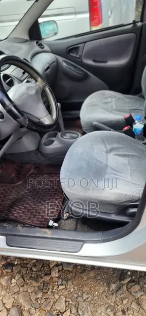 Toyota Vitz 2001 Gray