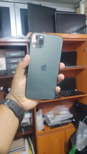 Photo - Apple iPhone 11 Pro Max 256 GB Silver