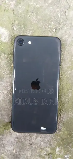 Photo - Apple iPhone SE 64 GB Black