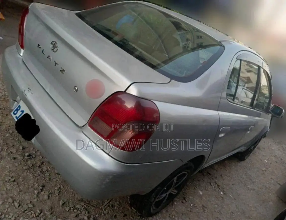 Toyota Platz 2001 Silver