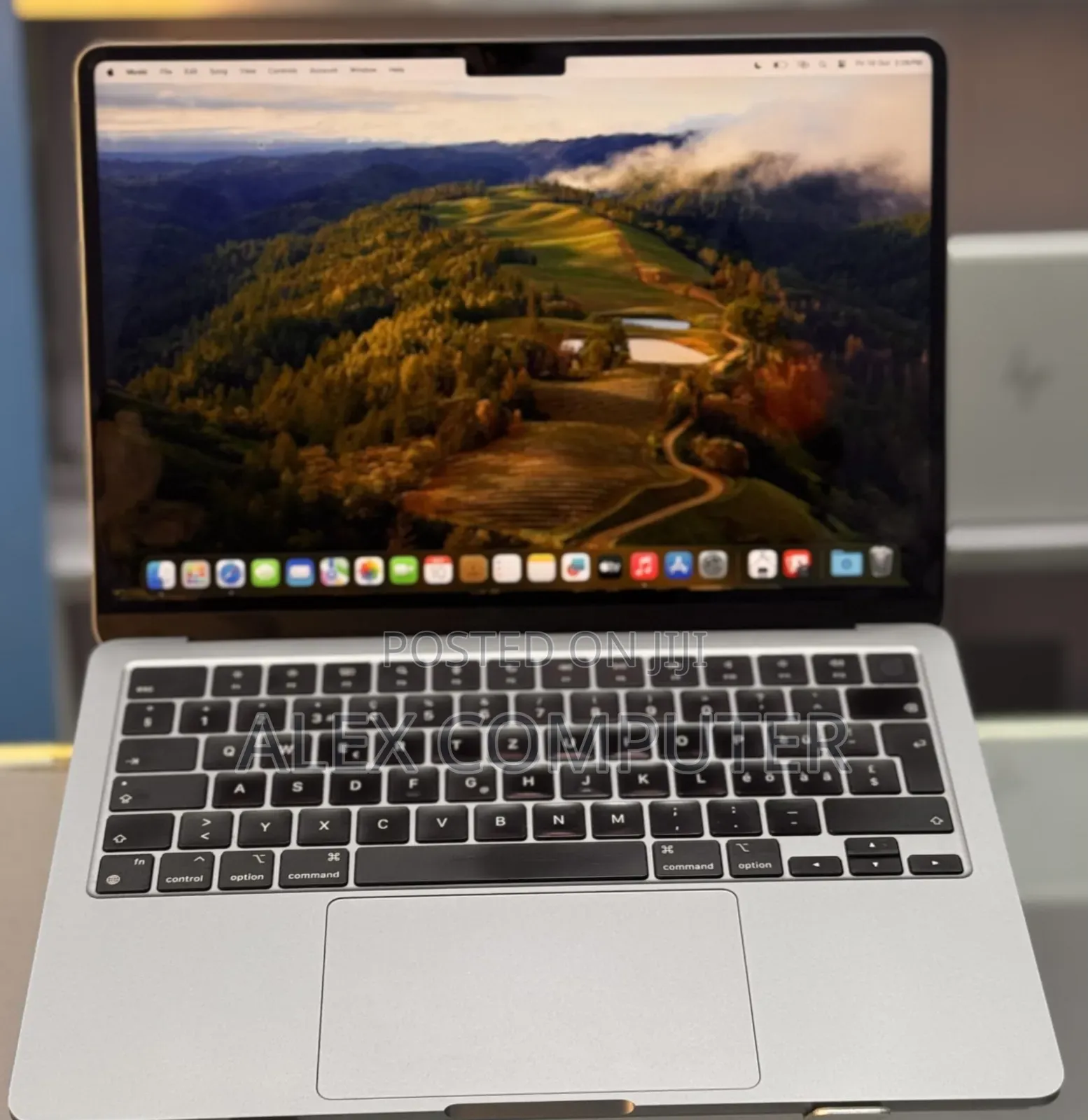 New Laptop Apple MacBook Air 2022 M2 8GB Apple M2 SSD 256GB