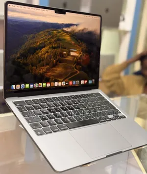 New Laptop Apple MacBook Air 2022 M2 8GB Apple M2 SSD 256GB
