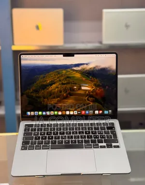 New Laptop Apple MacBook Air 2022 M2 8GB Apple M2 SSD 256GB