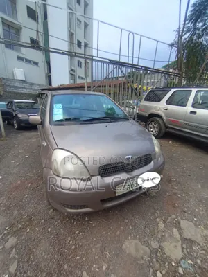 Photo - Toyota Vitz 2004 Gray