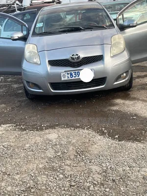 Photo - Toyota Yaris Base Hatchback 5dr 2010