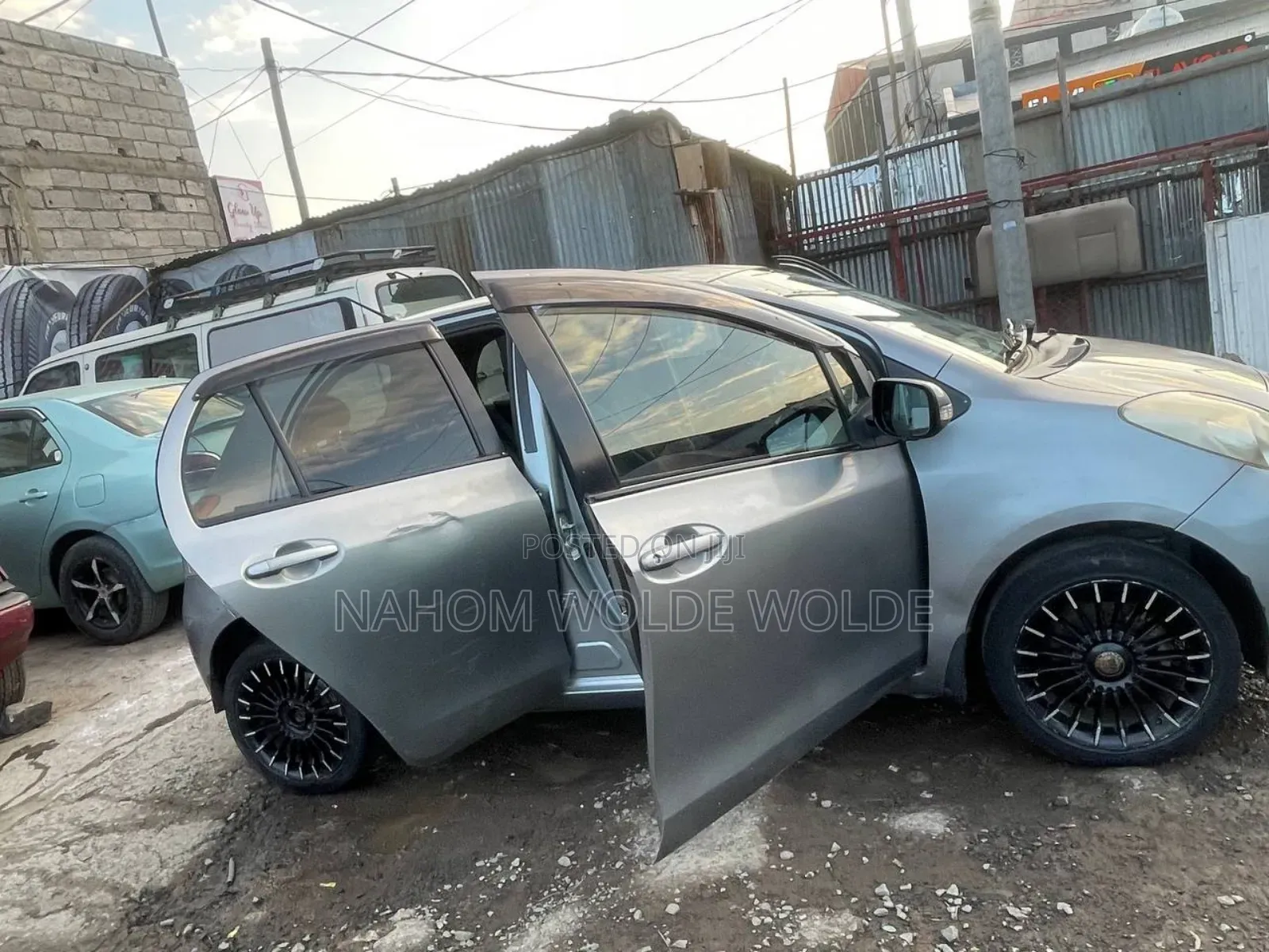 Toyota Yaris Base Hatchback 5dr 2010