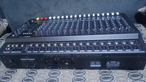 Yamaha 16 Channel Powered Mixer