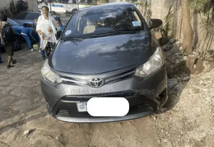 Toyota Yaris 2016 Gray