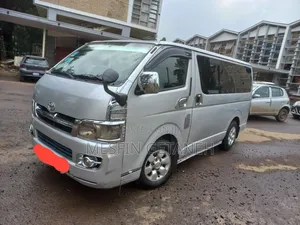 Photo - Toyota HiAce 2007 Silver