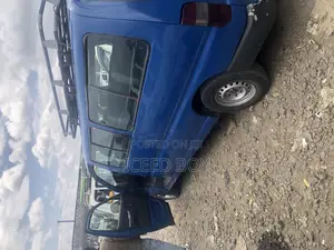 Toyota HiAce 2004 Blue