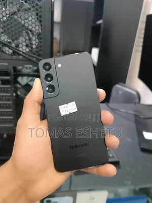Photo - New Samsung Galaxy S22 5G 128 GB Black