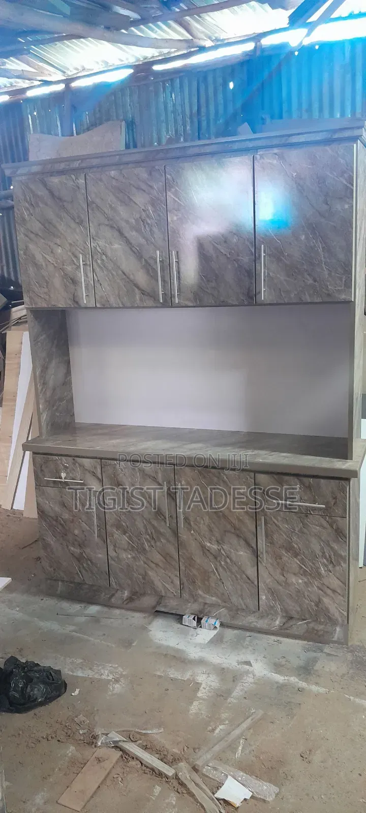 Kitchen Cabinet ሙሉ በሙሉ በላምኔት የተሠራ