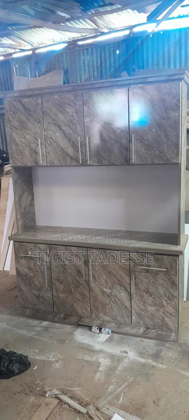 Kitchen Cabinet ሙሉ በሙሉ በላምኔት የተሠራ