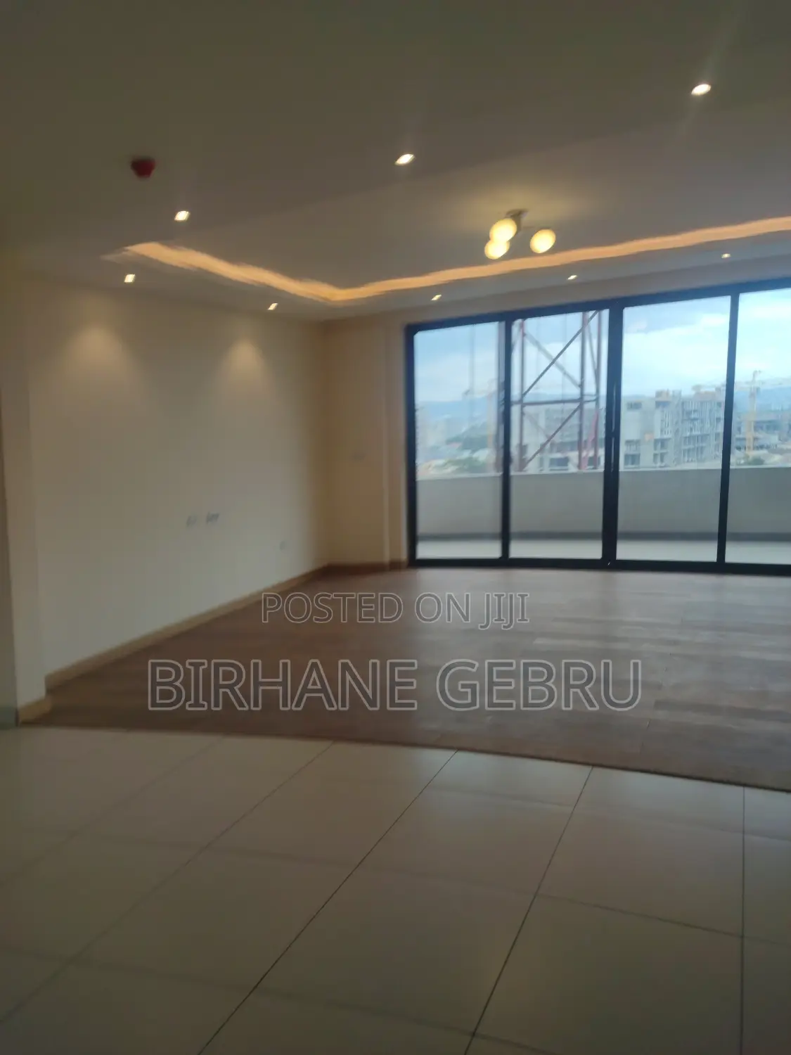 4 Bedroom Luxury Semi Fernished Apartiment for Rent