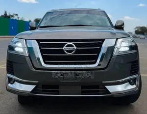 Photo - Nissan Patrol 2016 Gray