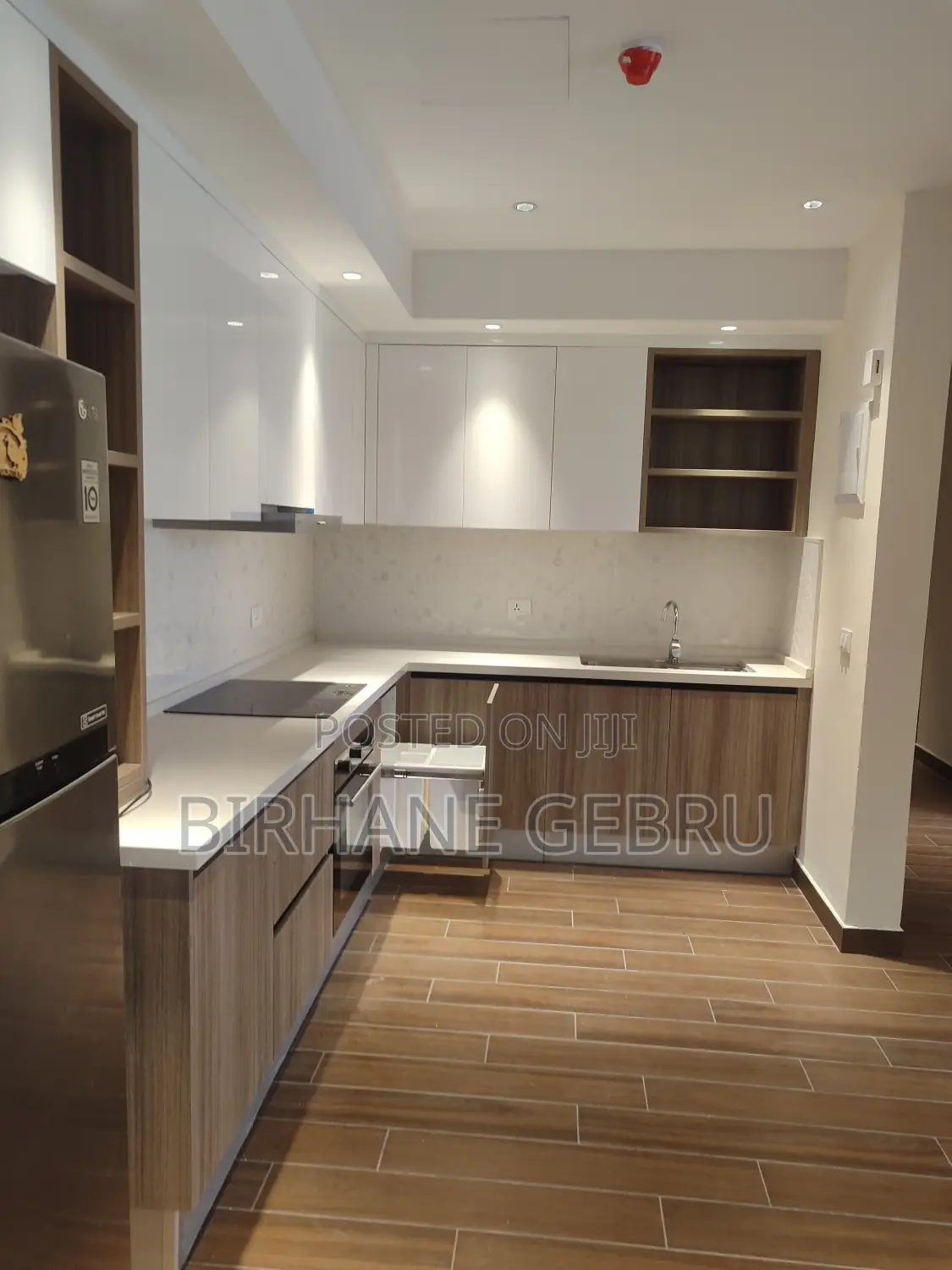 3 Bedroom Luxury Semi Fernished Apartiment for Rent