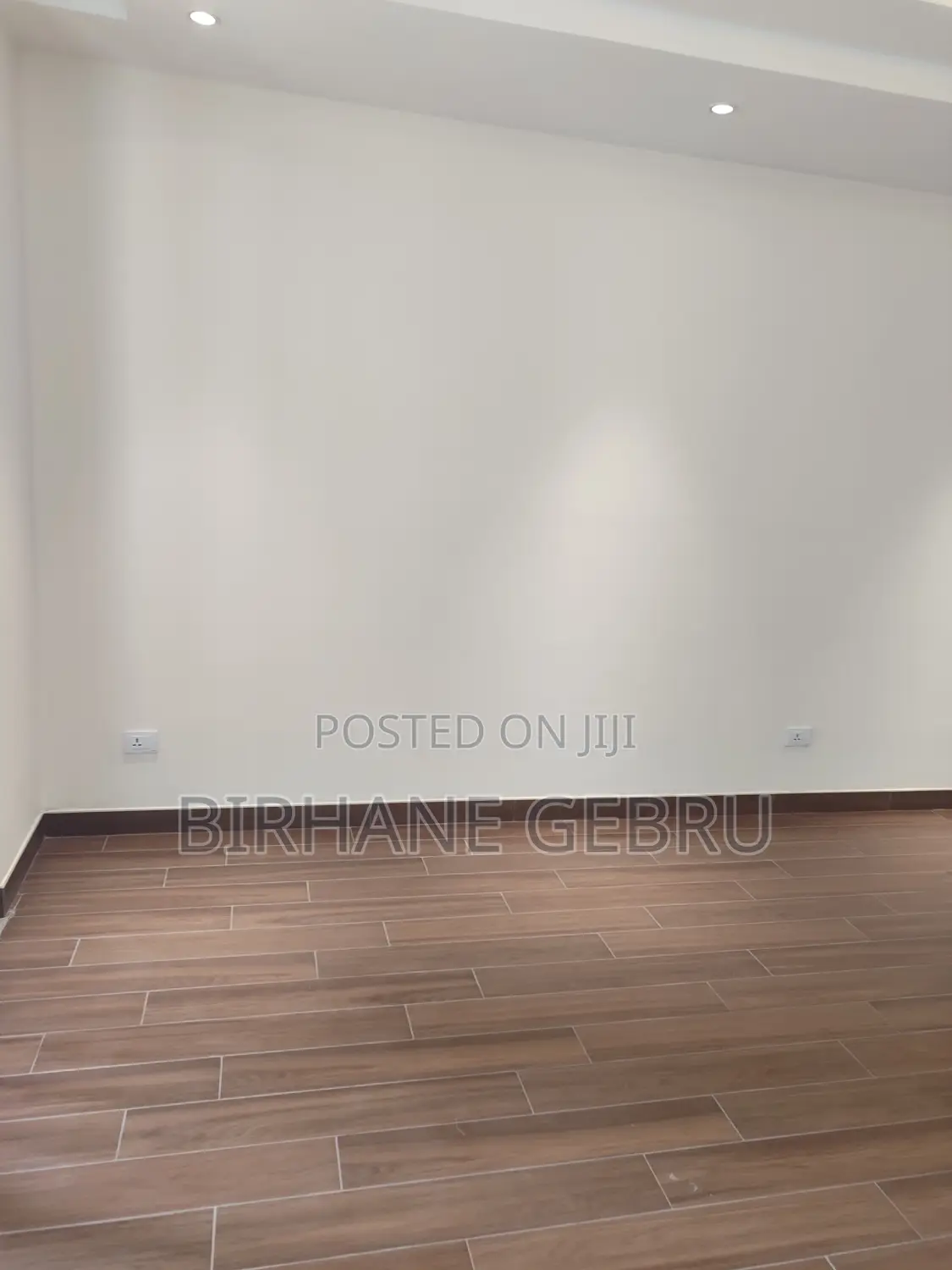 3 Bedroom Luxury Semi Fernished Apartiment for Rent