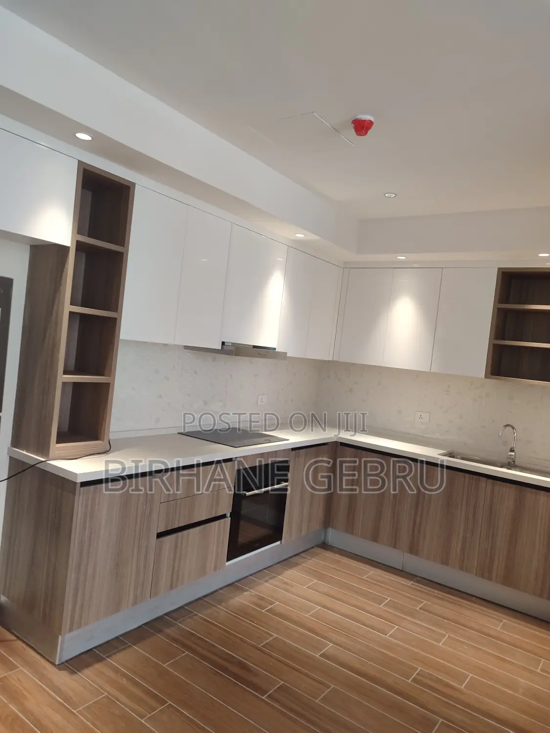 3 Bedroom Luxury Semi Fernished Apartiment for Rent