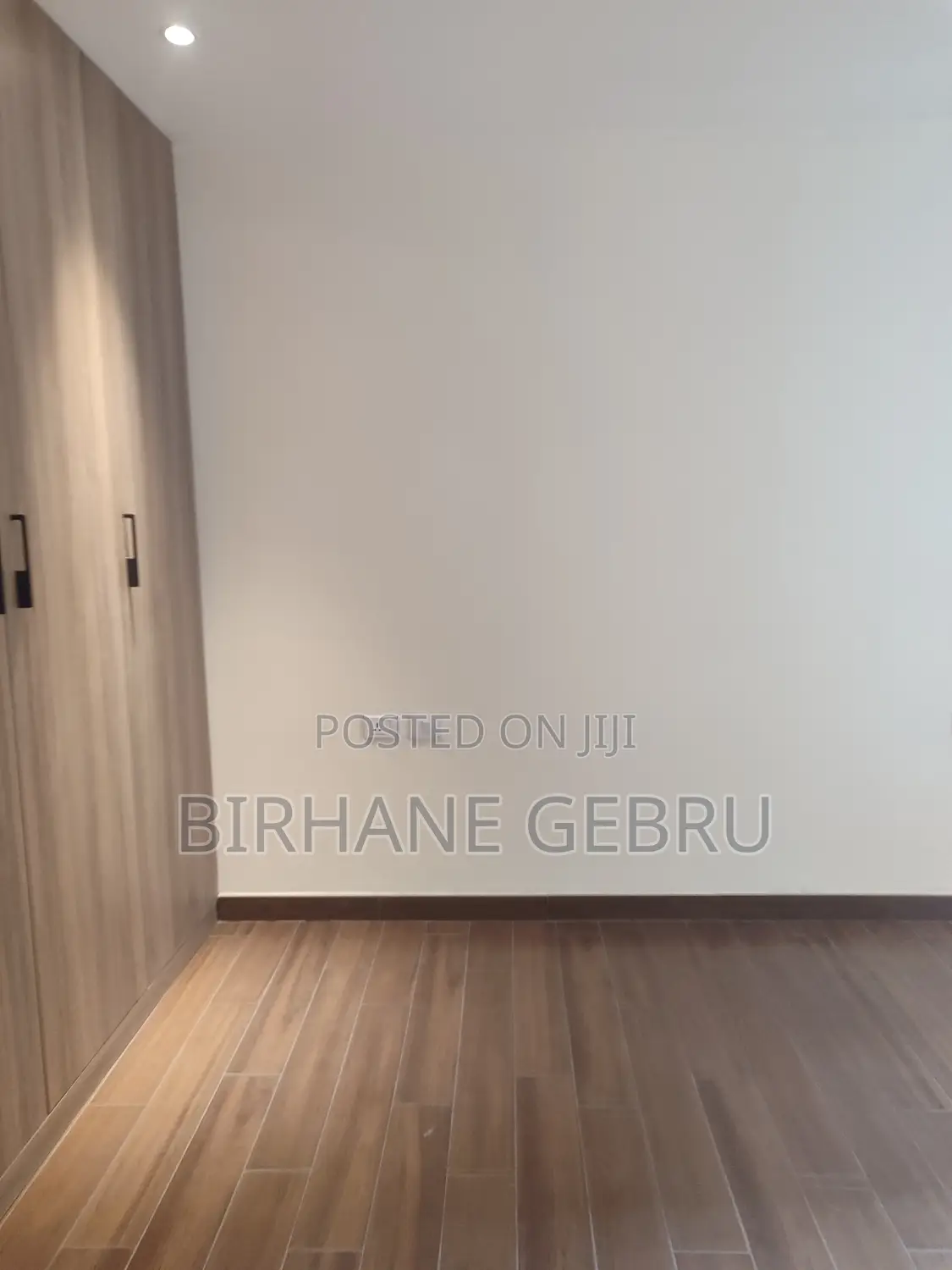 3 Bedroom Luxury Semi Fernished Apartiment for Rent