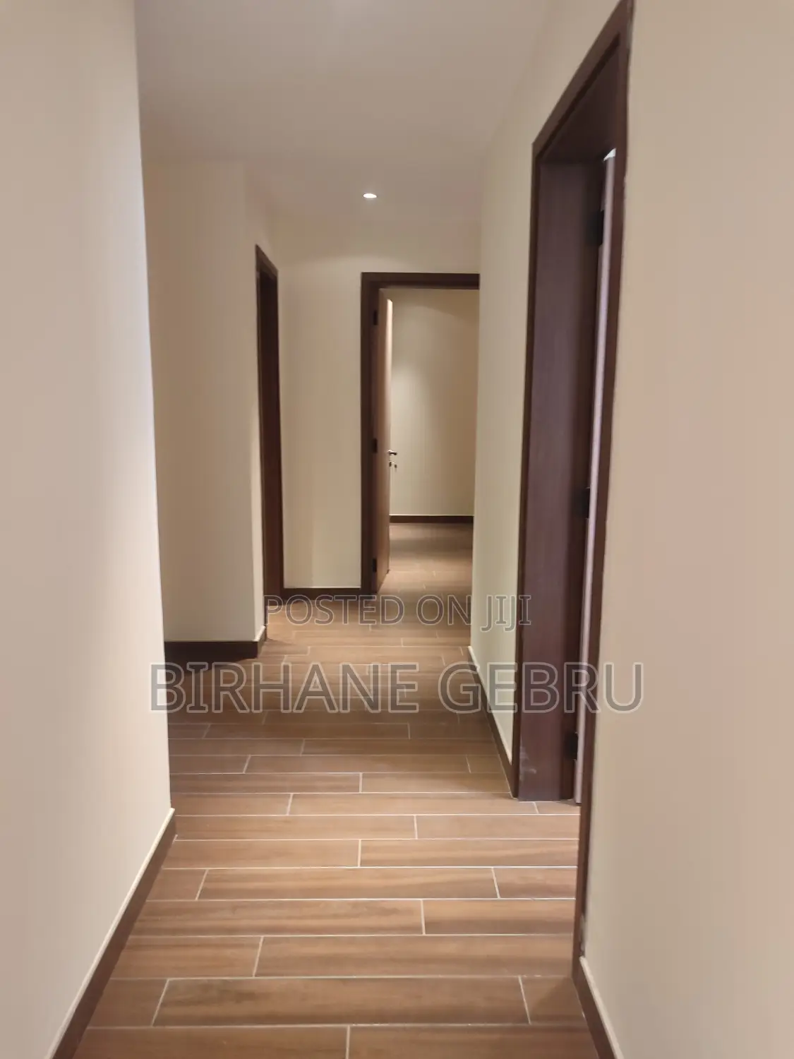 3 Bedroom Luxury Semi Fernished Apartiment for Rent