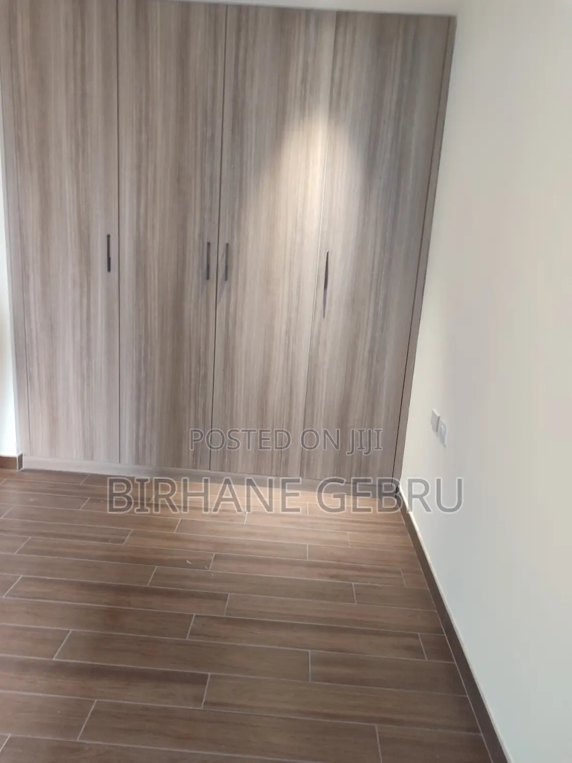 3 Bedroom Luxury Semi Fernished Apartiment for Rent