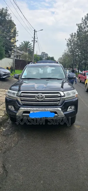 Photo - Toyota Land Cruiser 4.6 V8 GXR 2017 Gray