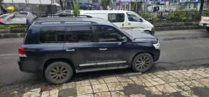 Toyota Land Cruiser 4.6 V8 GXR 2017 Gray