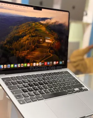 New Laptop Apple MacBook Air 2022 M2 8GB Apple M2 SSD 256GB