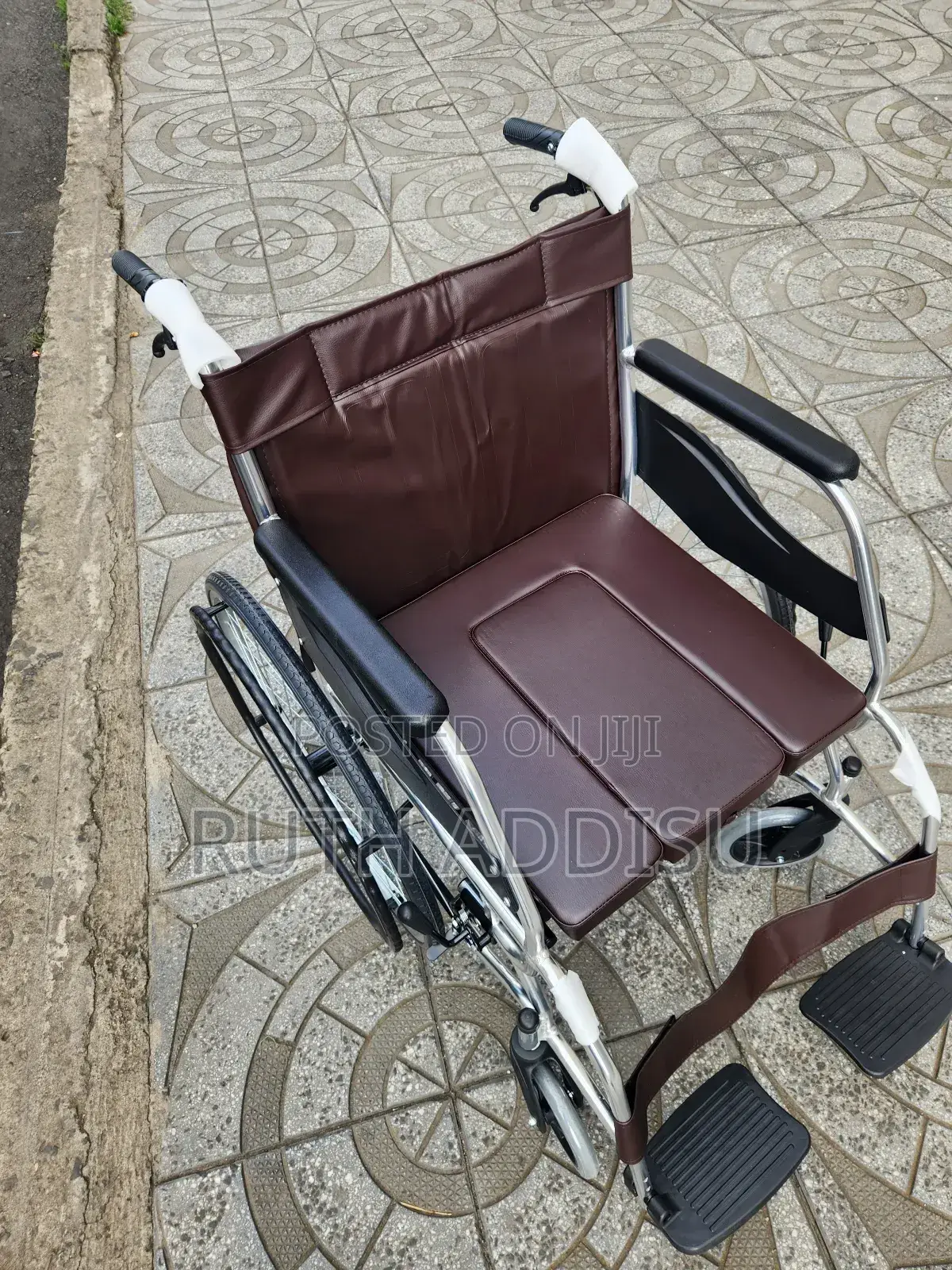 Comfortable Wheelchair痛苦commode Wheelchair旯你wheelchair Brand New