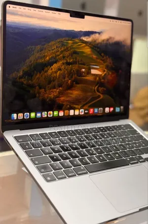 New Laptop Apple MacBook Air 2022 M2 8GB Apple M2 SSD 256GB