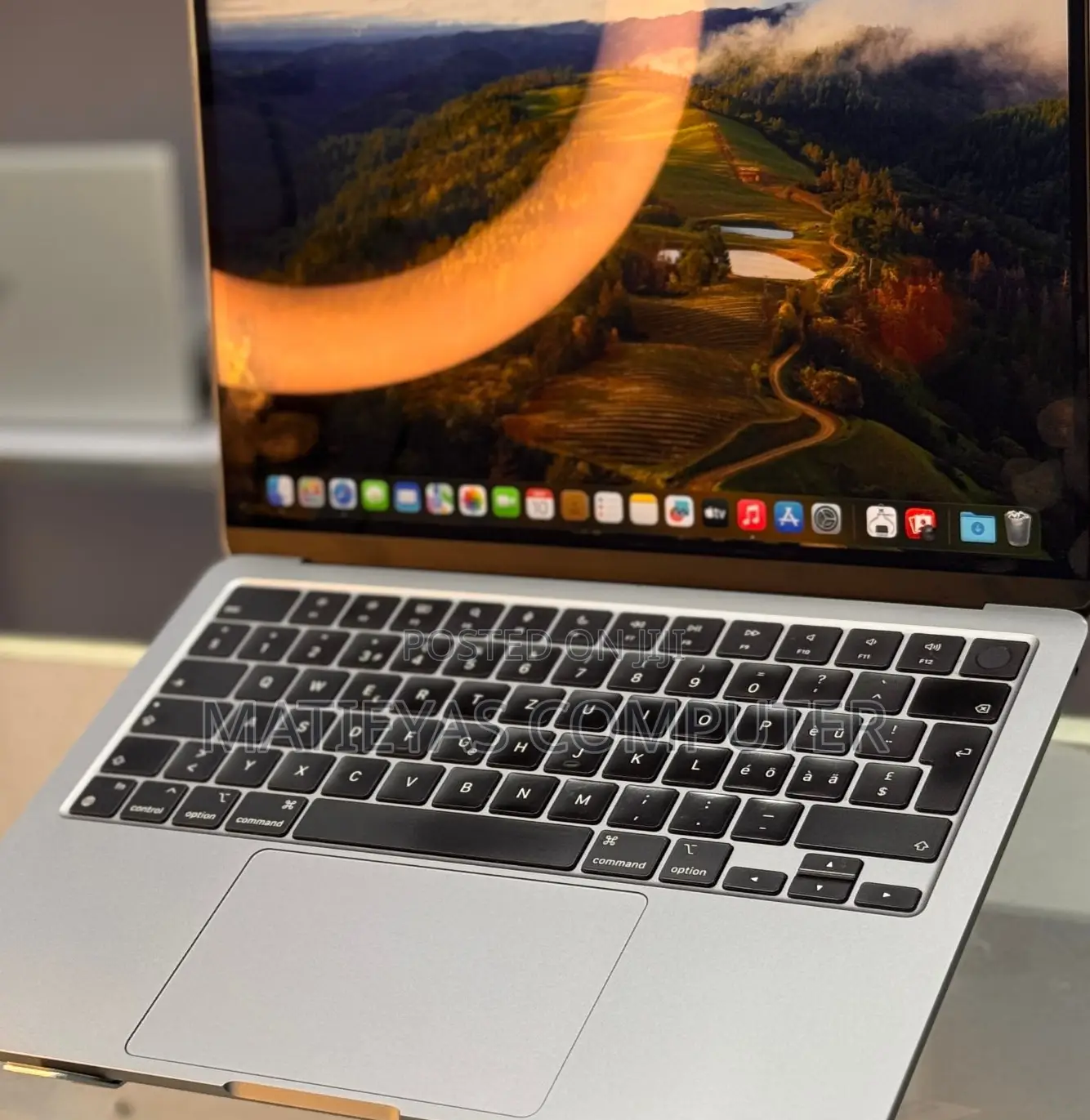 New Laptop Apple MacBook Air 2022 M2 8GB Apple M2 SSD 256GB