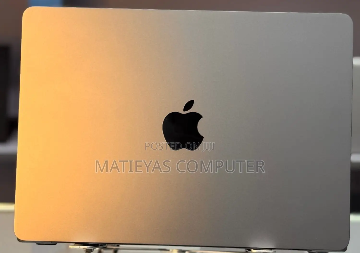 New Laptop Apple MacBook Air 2022 M2 8GB Apple M2 SSD 256GB